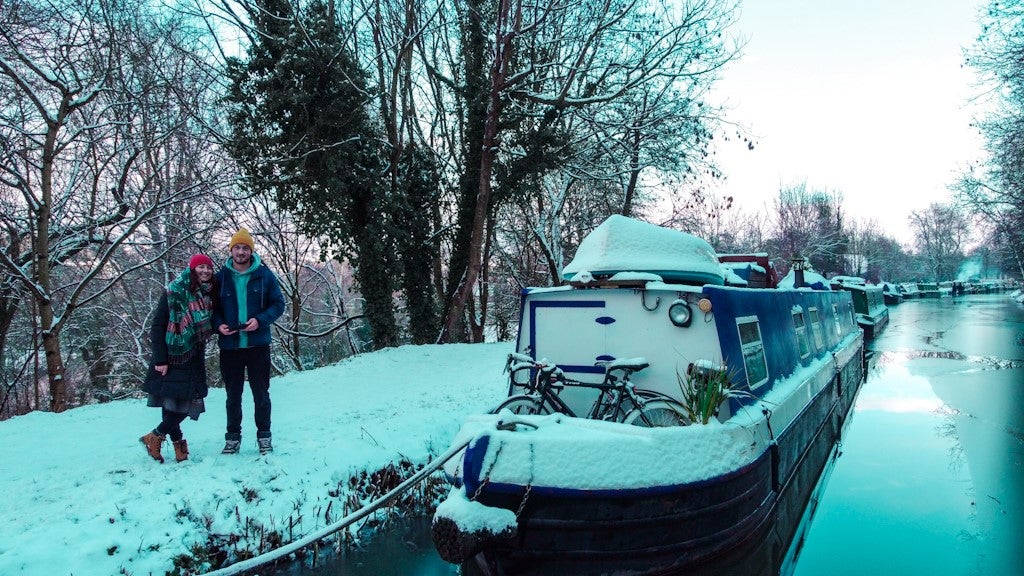 Cruising Alba UK Narrowboat in winter